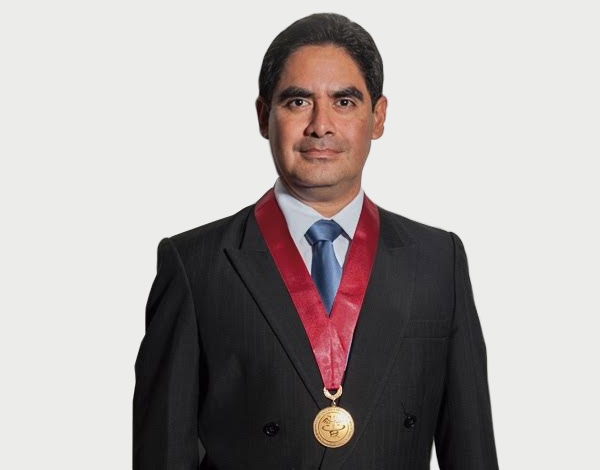 Dr. Félix Juan A. Camacho Zacarías